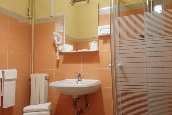 Giappone Inn Parking (Livorno)